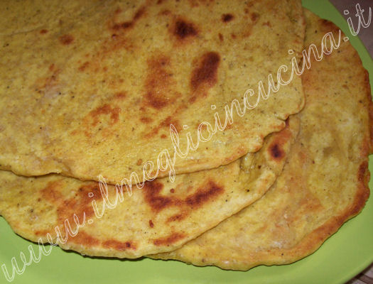 Fried naan with curry