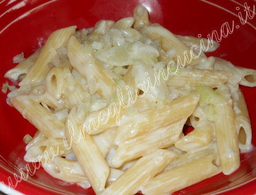 Gorgonzola and pear pasta