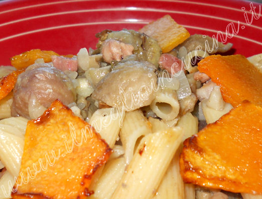 Pasta with chestnuts and mushrooms
