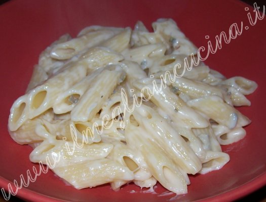 Pasta with four cheese sauce