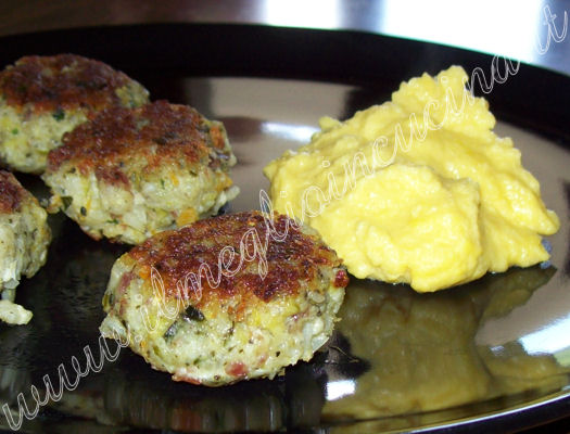 Chicken meatballs with egg sauce