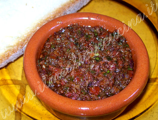 Sun-dried tomatoes tapenade