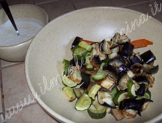 Grilled vegetables with garlic sauce